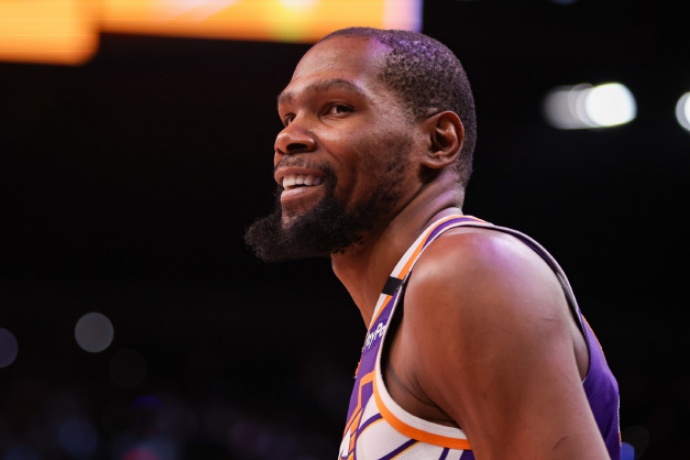 美记：杜兰特离开勇士更多因为与科尔理念不合，而非和追梦的争吵